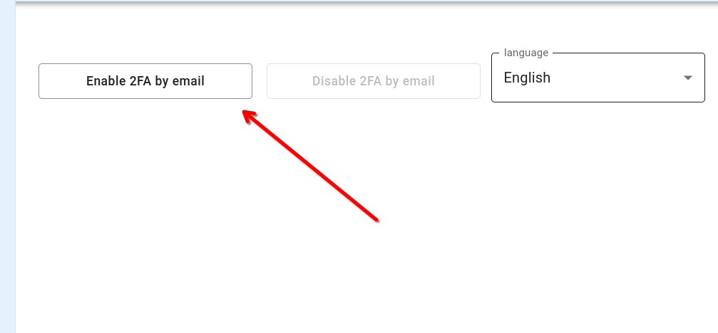 Nella pagina delle impostazioni, l'interruttore dell'autenticazione a due fattori via email e la lingua dell'interfaccia.